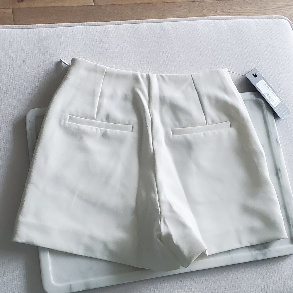LUXE Marciano Dallas Dress Shorts Cream Brand NEW! NWT - Picture 9 of 13